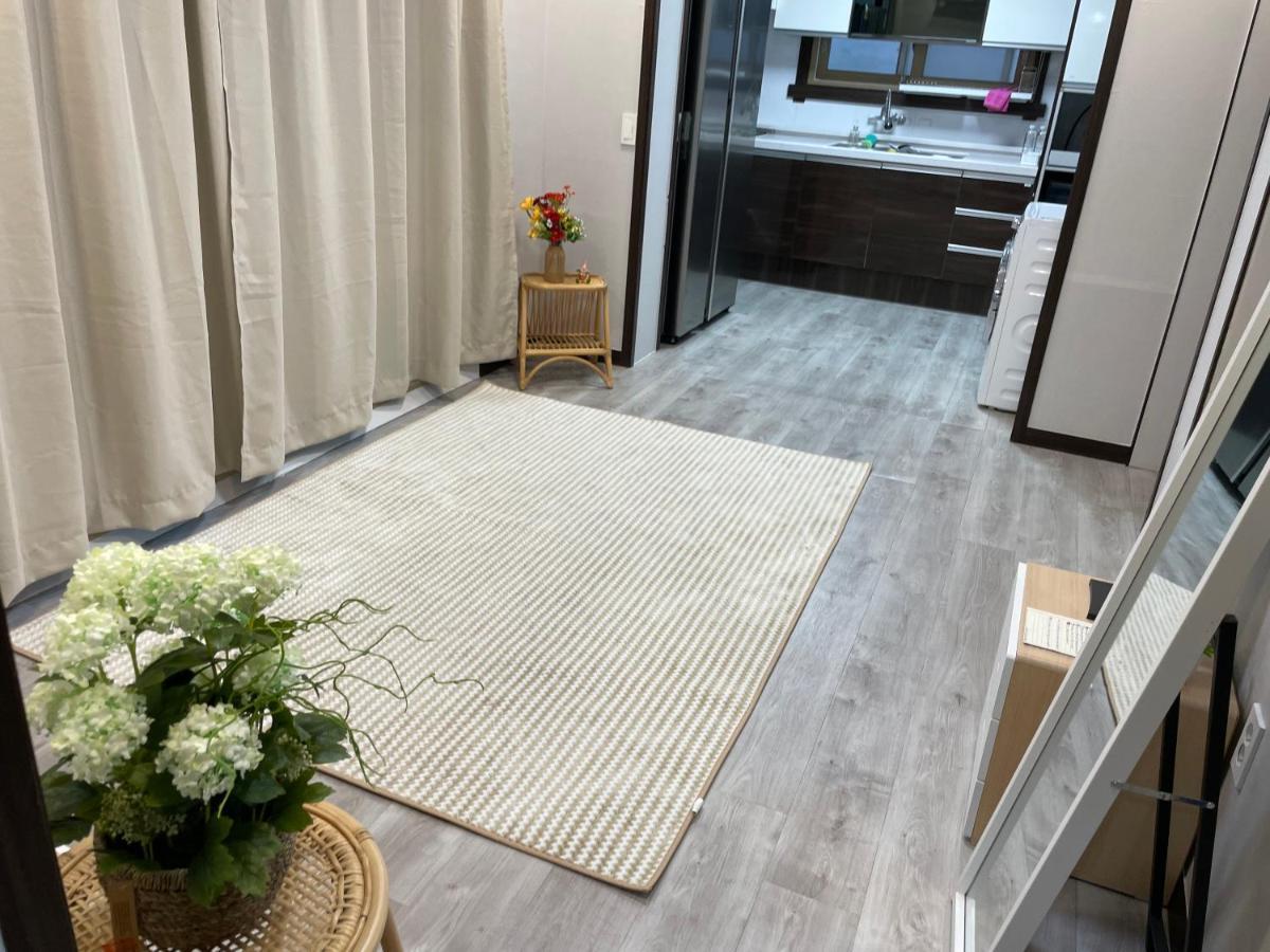 Cozy Sinchon 2548 Villa Jeju Exterior foto